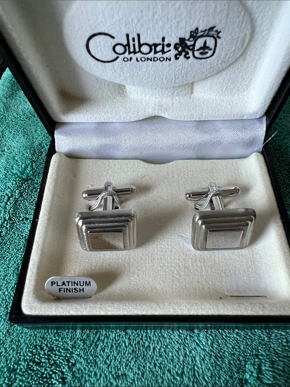 square-ribbed cufflinks Colibri of London, featuring a premium platinum finish.